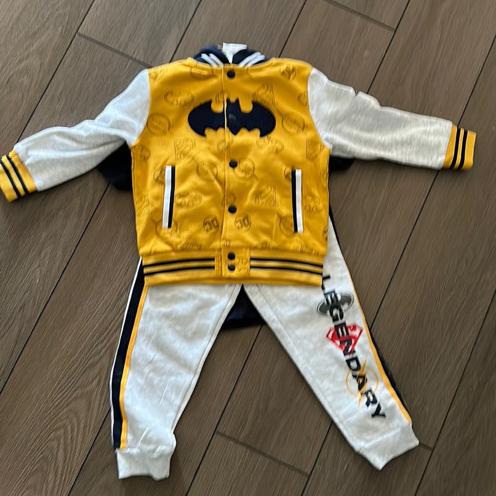 3 pieces set clothes , 5t brand new